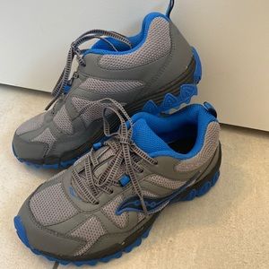 Saucony boys tennis shoes